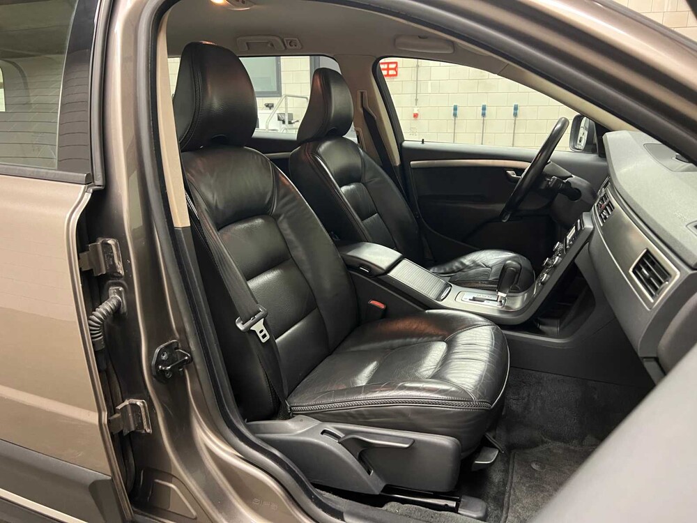 Volvo XC70 2.4 D5 Momentum 185hp 2008 (Original-NL & 2nd owner), 11-ZG-TG YOUNGTIMER