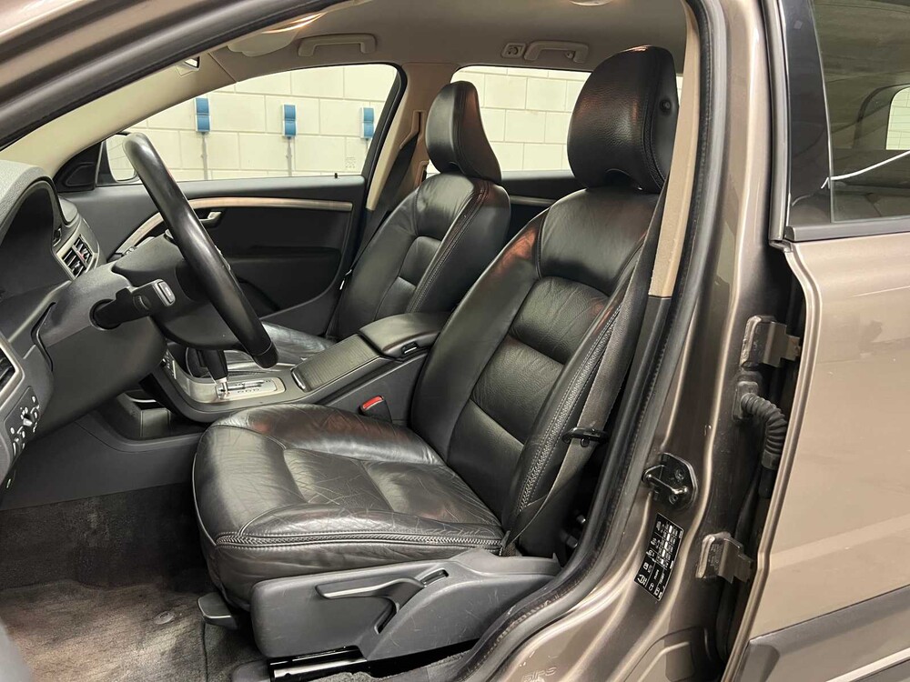 Volvo XC70 2.4 D5 Momentum 185hp 2008 (Original-NL & 2nd owner), 11-ZG-TG YOUNGTIMER
