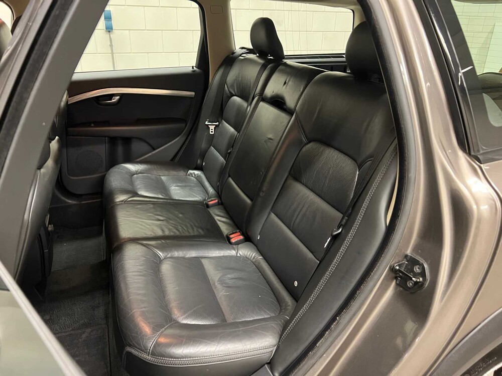 Volvo XC70 2.4 D5 Momentum 185hp 2008 (Original-NL & 2nd owner), 11-ZG-TG YOUNGTIMER