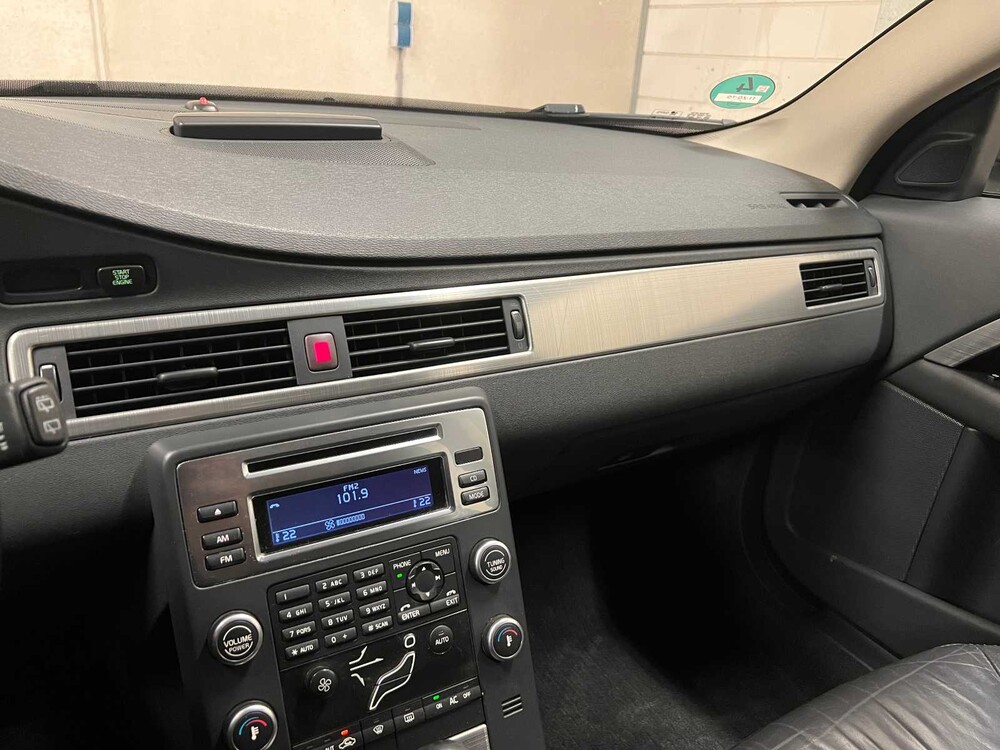 Volvo XC70 2.4 D5 Momentum 185hp 2008 (Original-NL & 2nd owner), 11-ZG-TG YOUNGTIMER