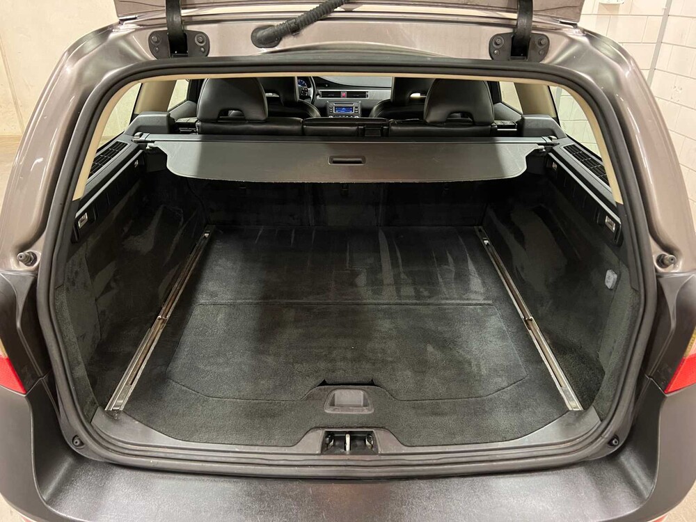 Volvo XC70 2.4 D5 Momentum 185hp 2008 (Original-NL & 2nd owner), 11-ZG-TG YOUNGTIMER