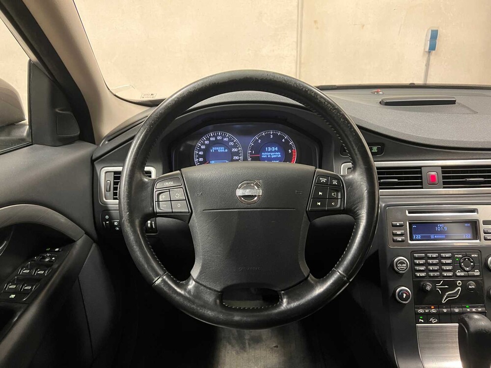 Volvo XC70 2.4 D5 Momentum 185hp 2008 (Original-NL & 2nd owner), 11-ZG-TG YOUNGTIMER