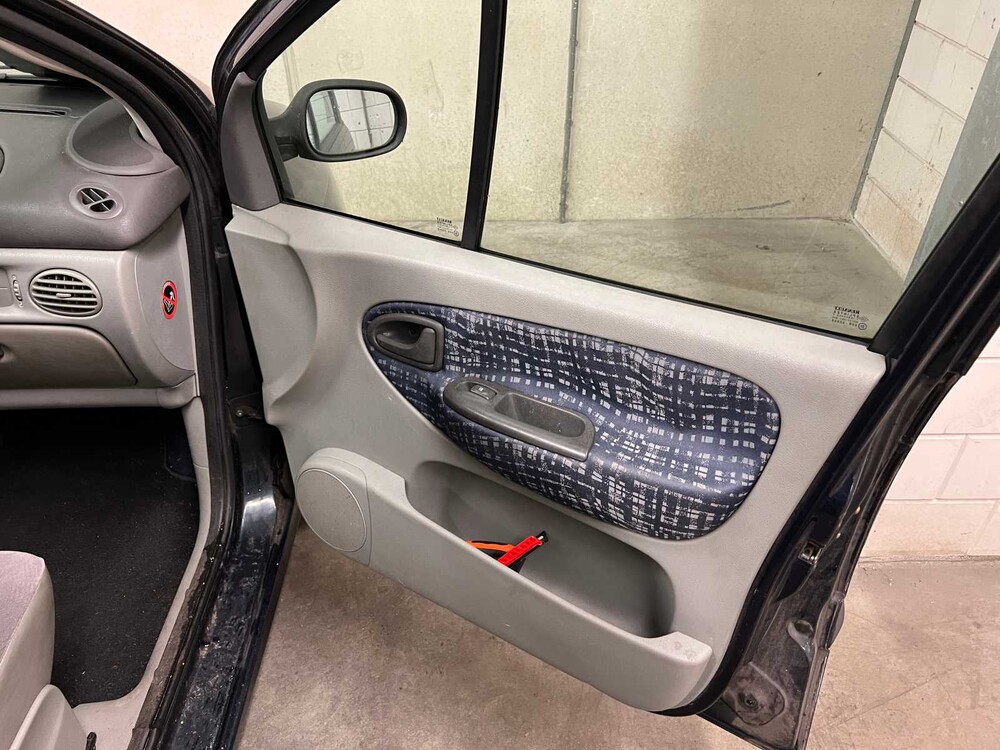 Renault Scénic 1.4-16V Air 95pk 2001 (Origineel-NL), 42-HH-GZ