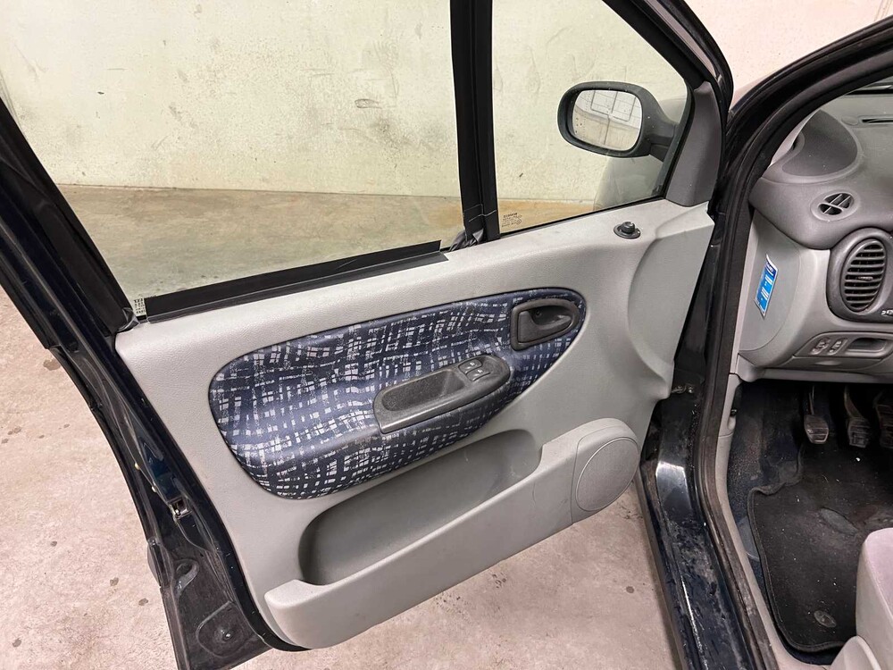 Renault Scénic 1.4-16V Air 95pk 2001 (Origineel-NL), 42-HH-GZ