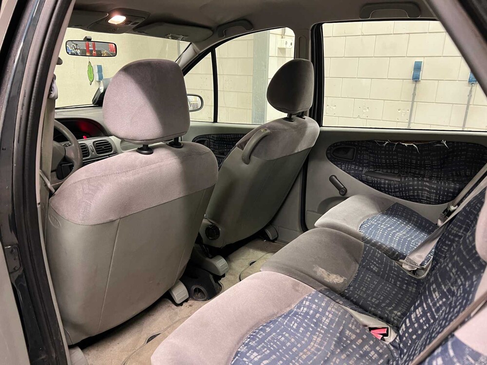 Renault Scénic 1.4-16V Air 95pk 2001 (Origineel-NL), 42-HH-GZ