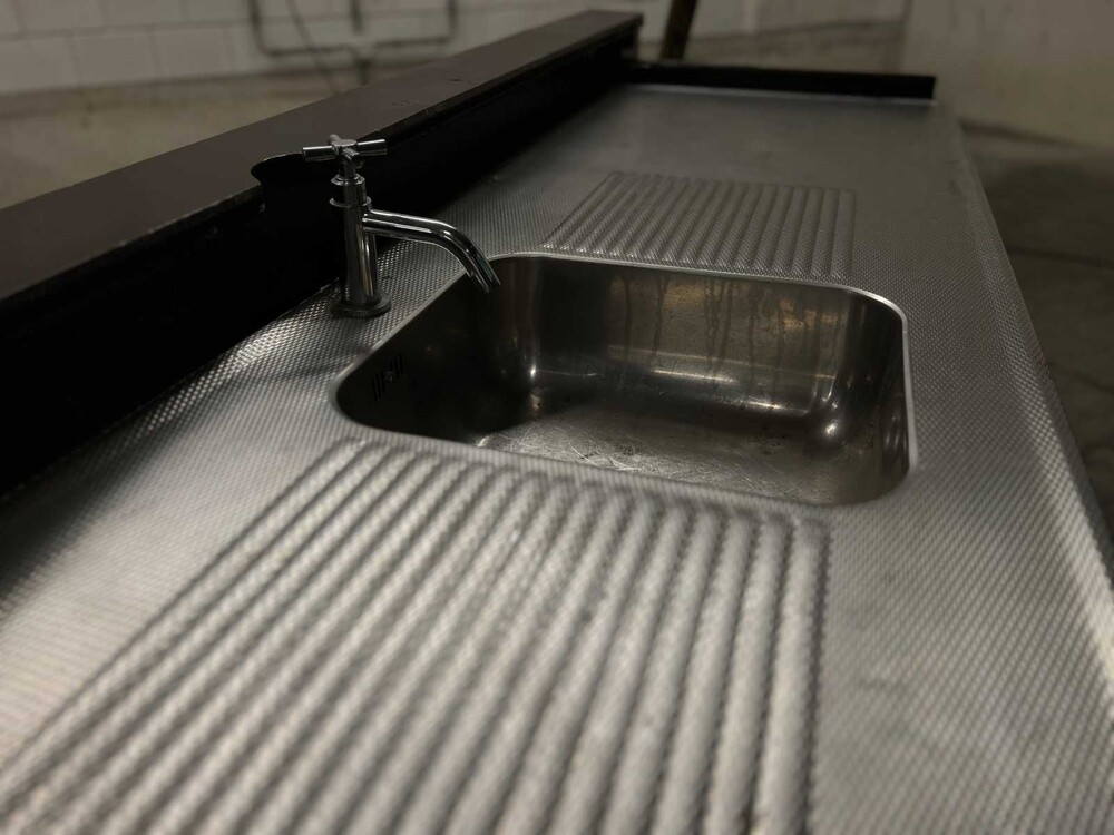 Renault Goélette 1.400kg FOODTRUCK Oldtimer MILITARY MEDIC TRUCK L4-engine 1954