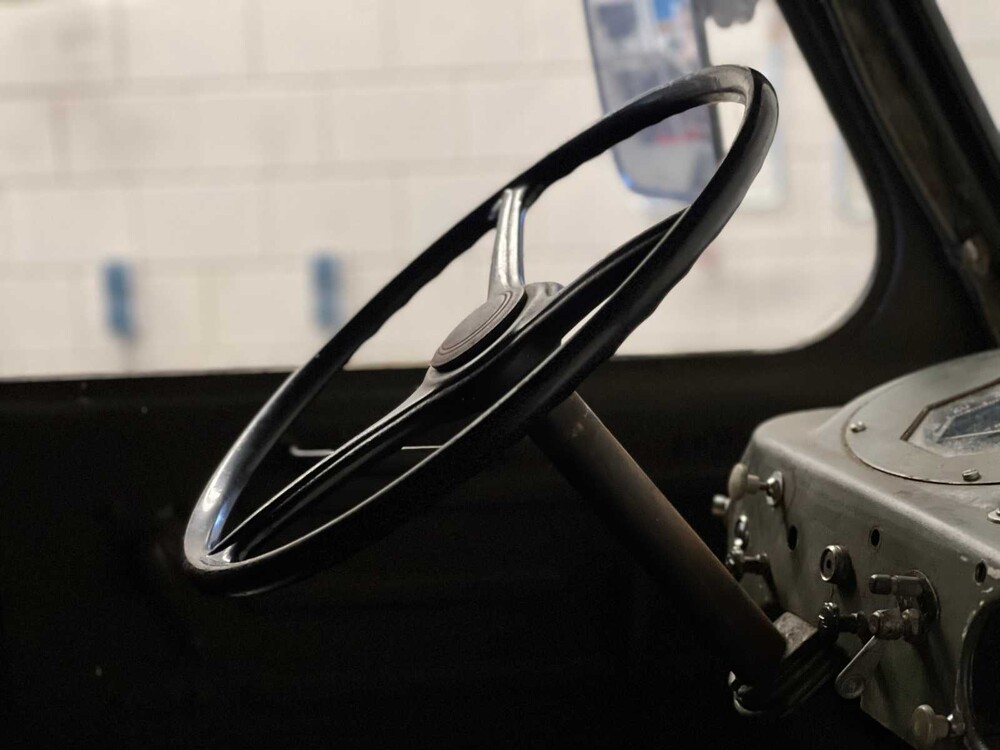 Renault Goélette 1.400kg FOODTRUCK Oldtimer MILITARY MEDIC TRUCK L4-engine 1954