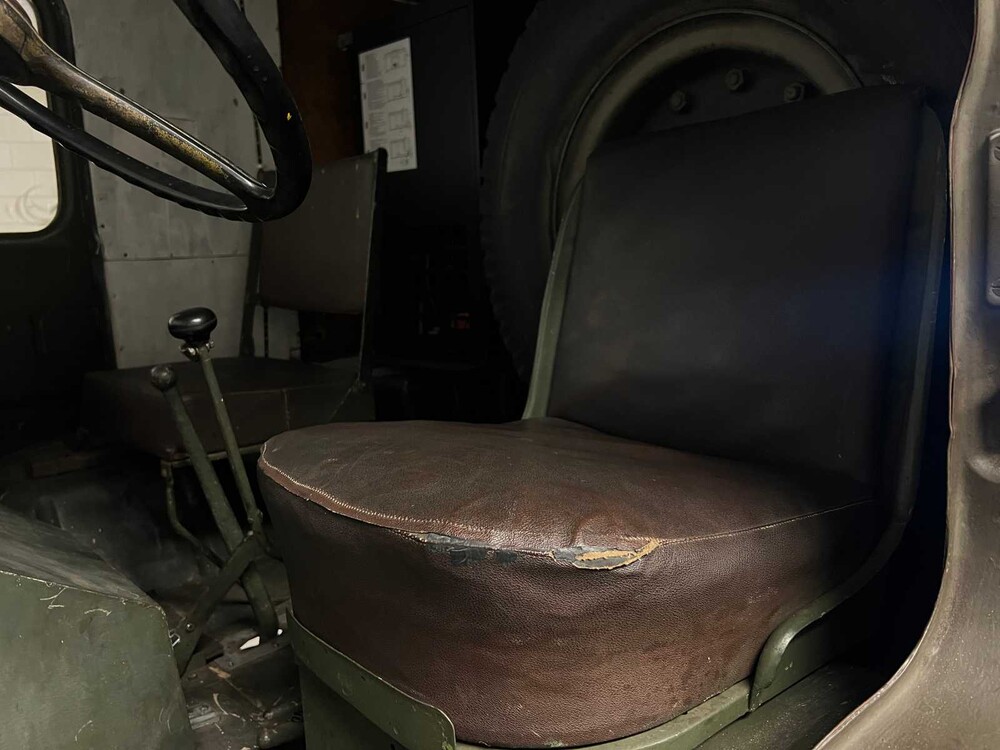 Renault Goélette 1.400kg FOODTRUCK Oldtimer MILITARY MEDIC TRUCK L4-engine 1954