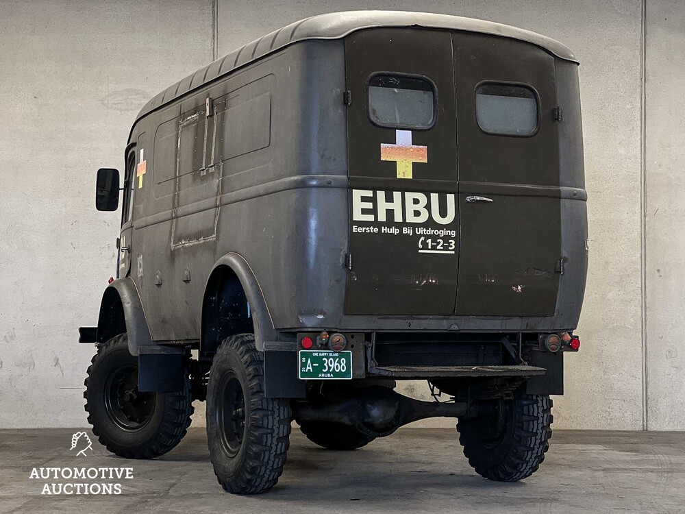 Renault Goélette 1.400kg FOODTRUCK Oldtimer MILITARY MEDIC TRUCK L4-engine 1954