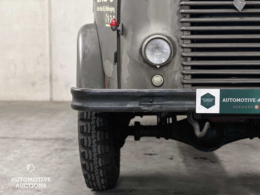 Renault Goélette 1.400kg FOODTRUCK Oldtimer MILITARY MEDIC TRUCK L4-engine 1954