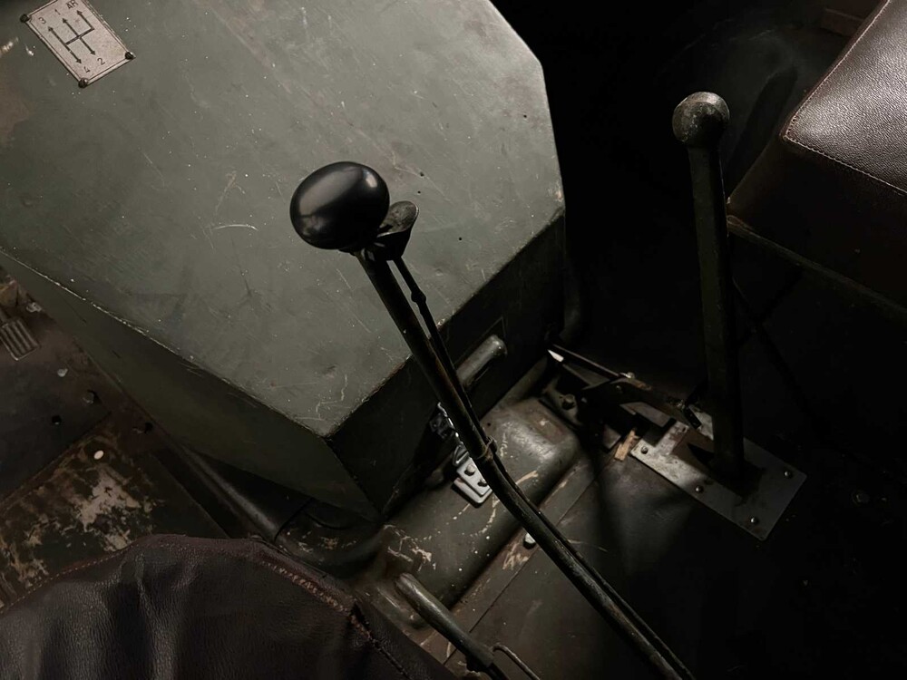 Renault Goélette 1.400kg FOODTRUCK Oldtimer MILITARY MEDIC TRUCK L4-engine 1954