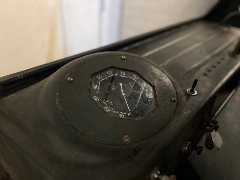 Renault Goélette 1.400kg FOODTRUCK Oldtimer MILITARY MEDIC TRUCK L4-engine 1954