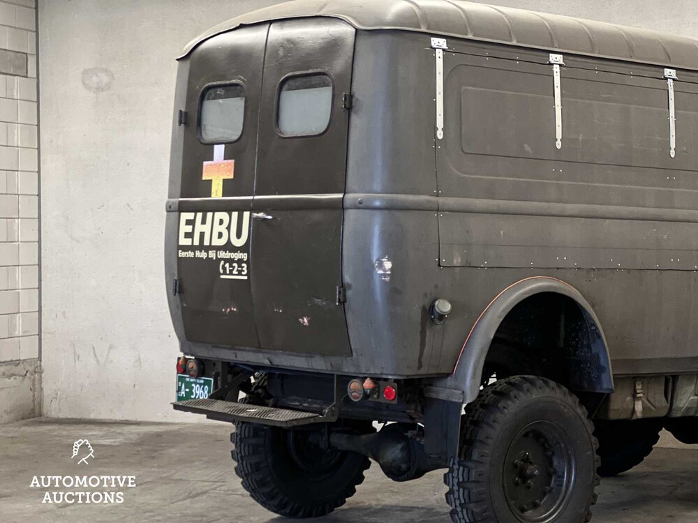 Renault Goélette 1.400kg FOODTRUCK Oldtimer MILITARY MEDIC TRUCK L4-engine 1954