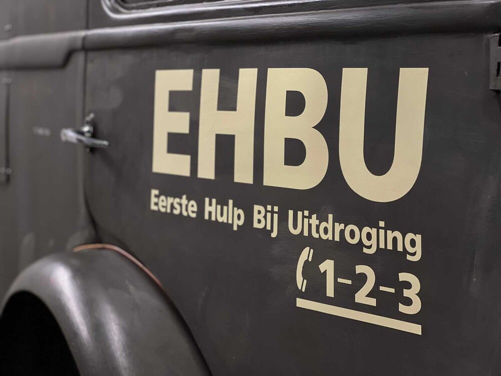 Renault Goélette 1.400kg FOODTRUCK Oldtimer MILITARY MEDIC TRUCK L4-engine 1954