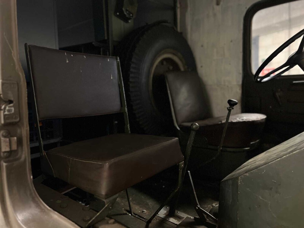 Renault Goélette 1.400kg FOODTRUCK Oldtimer MILITARY MEDIC TRUCK L4-engine 1954