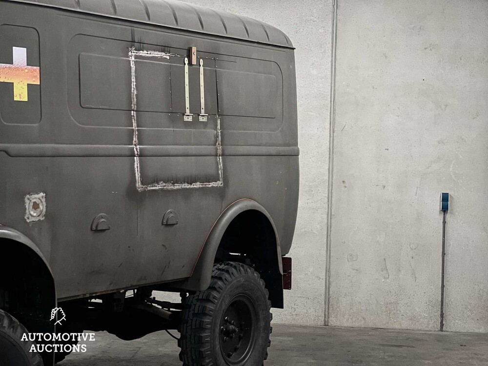 Renault Goélette 1.400kg FOODTRUCK Oldtimer MILITARY MEDIC TRUCK L4-engine 1954