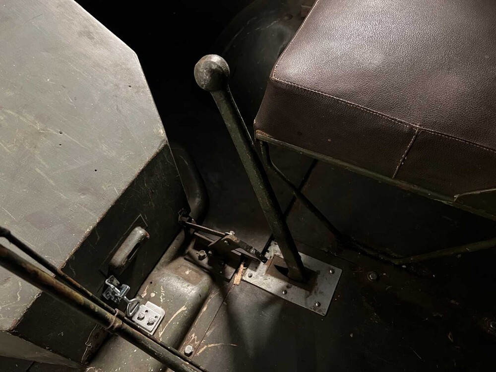 Renault Goélette 1.400kg FOODTRUCK Oldtimer MILITARY MEDIC TRUCK L4-engine 1954