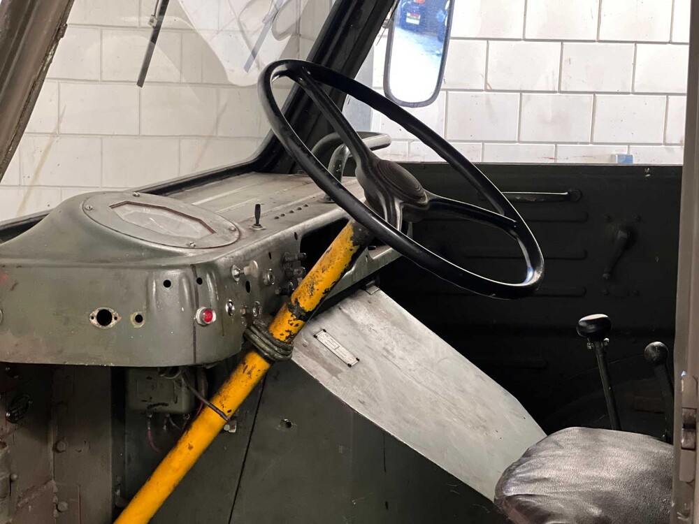 Renault Goélette 1.400kg FOODTRUCK Oldtimer MILITARY MEDIC TRUCK L4-engine 1954