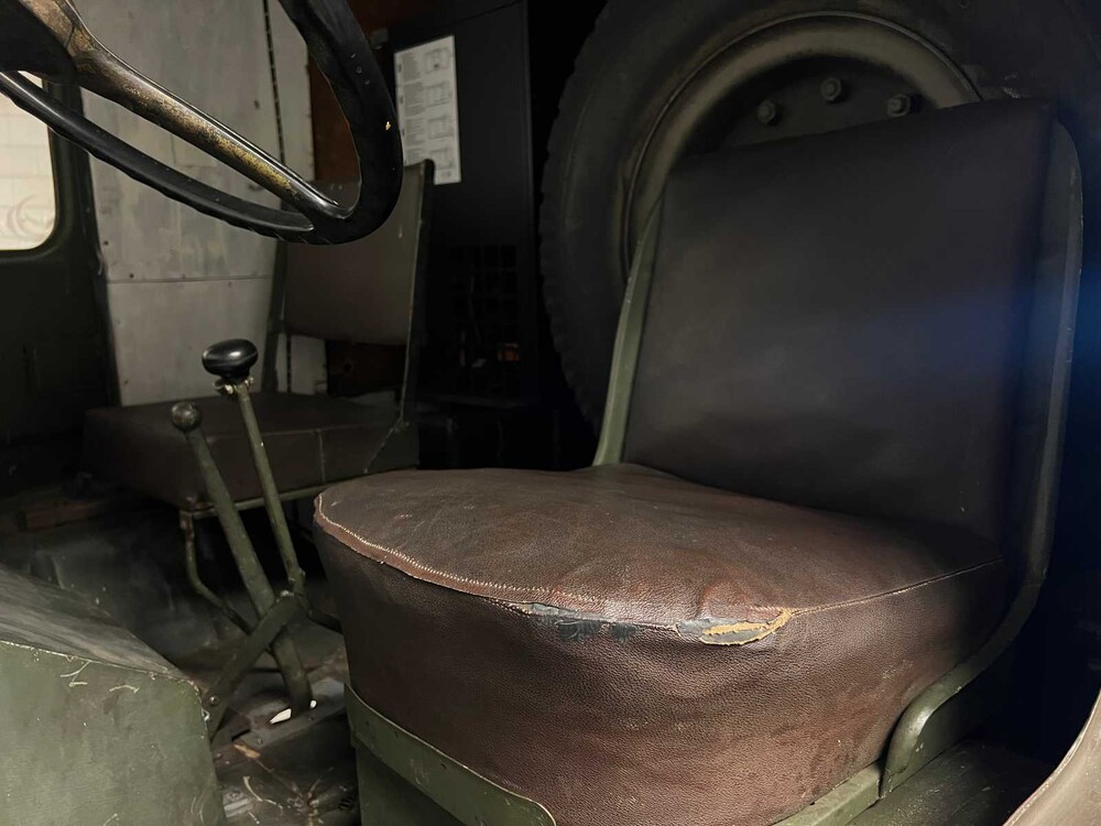 Renault Goélette 1.400kg FOODTRUCK Oldtimer MILITARY MEDIC TRUCK L4-engine 1954