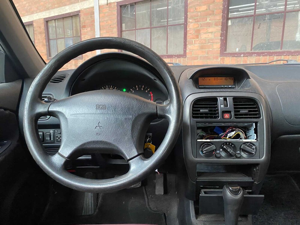 Mitsubishi Carisma 1.6 Comfort 99pk 2000 -Orig. NL-, 16-FD-GN