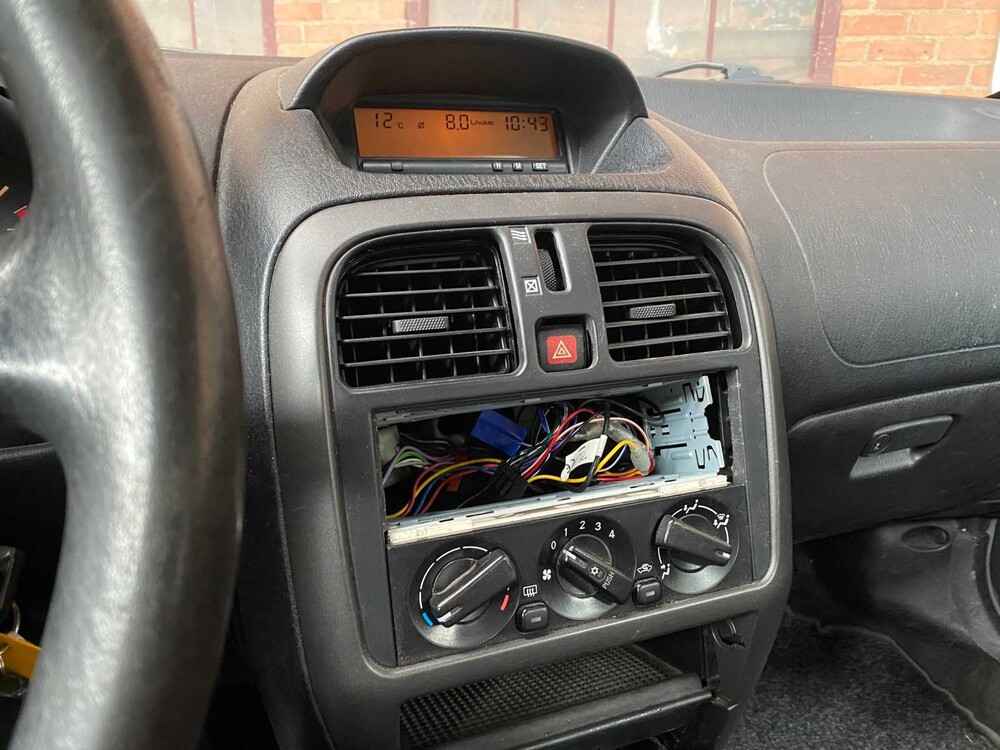 Mitsubishi Carisma 1.6 Comfort 99pk 2000 -Orig. NL-, 16-FD-GN