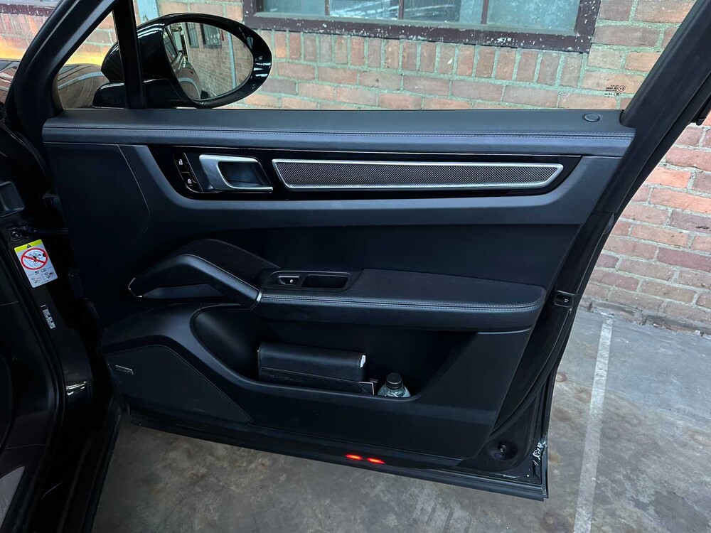 Porsche Cayenne Coupé E-Hybrid 3.0 V6 462pk 2019 Sport-Chrono (Origineel-NL) Plugin-Hybrid, G-926-HR