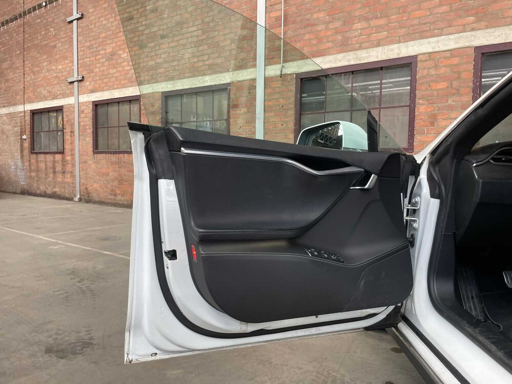 Tesla Model S 85 Performance 421hp 2015 FREE-CHARGING (Original-UK), 4-ZTH-49