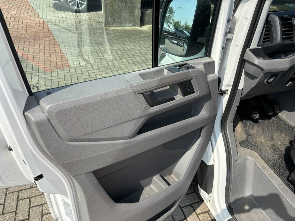 Volkswagen Crafter 35 2.0 TDI L3H2 DC Trendline (Original-NL) Commercial vehicle 102hp 2018, V-403-KZ