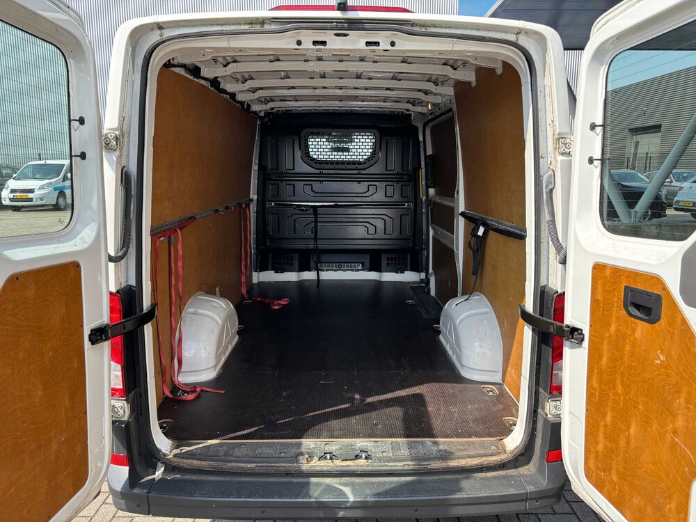 Volkswagen Crafter 35 2.0 TDI L3H2 DC Trendline (Original-NL) Commercial vehicle 102hp 2018, V-403-KZ