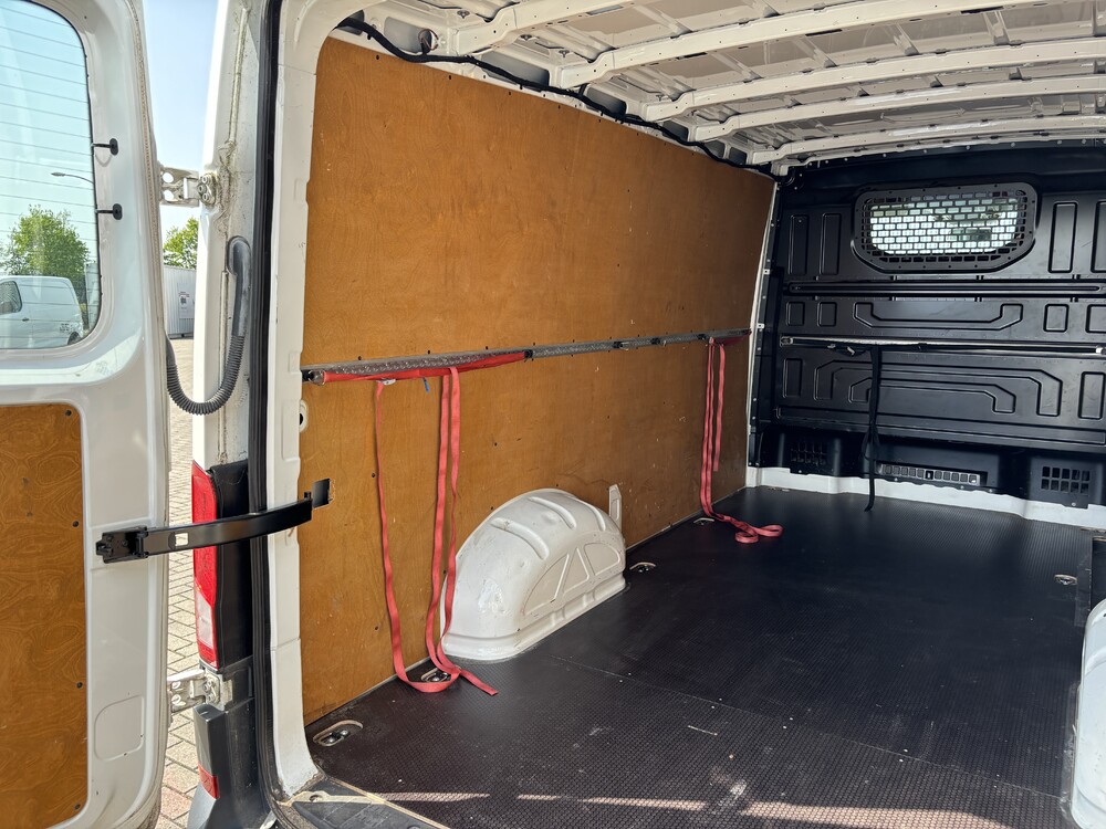 Volkswagen Crafter 35 2.0 TDI L3H2 DC Trendline (Original-NL) Commercial vehicle 102hp 2018, V-403-KZ