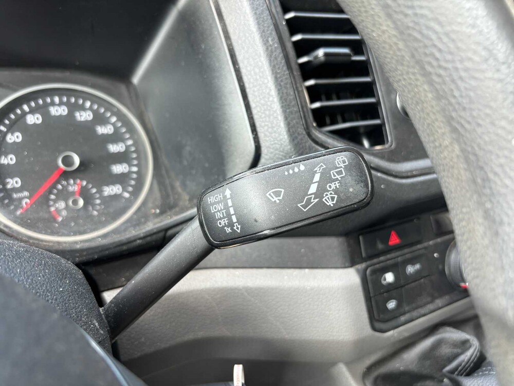 Volkswagen Crafter 35 2.0 TDI L3H2 DC Trendline (Original-NL) Commercial vehicle 102hp 2018, V-403-KZ