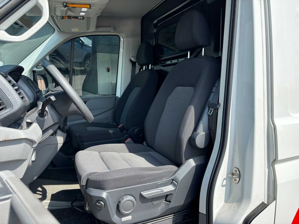 Volkswagen Crafter 35 2.0 TDI L3H2 DC Trendline (Original-NL) Commercial vehicle 102hp 2018, V-403-KZ