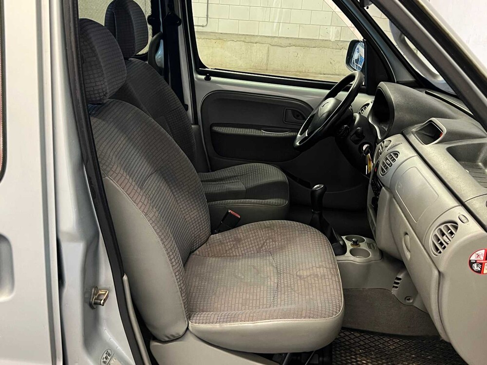 Renault Kangoo 1.5 dCi Privilège 84hp 2006 Commercial vehicle, 54-TD-GS Youngtimer