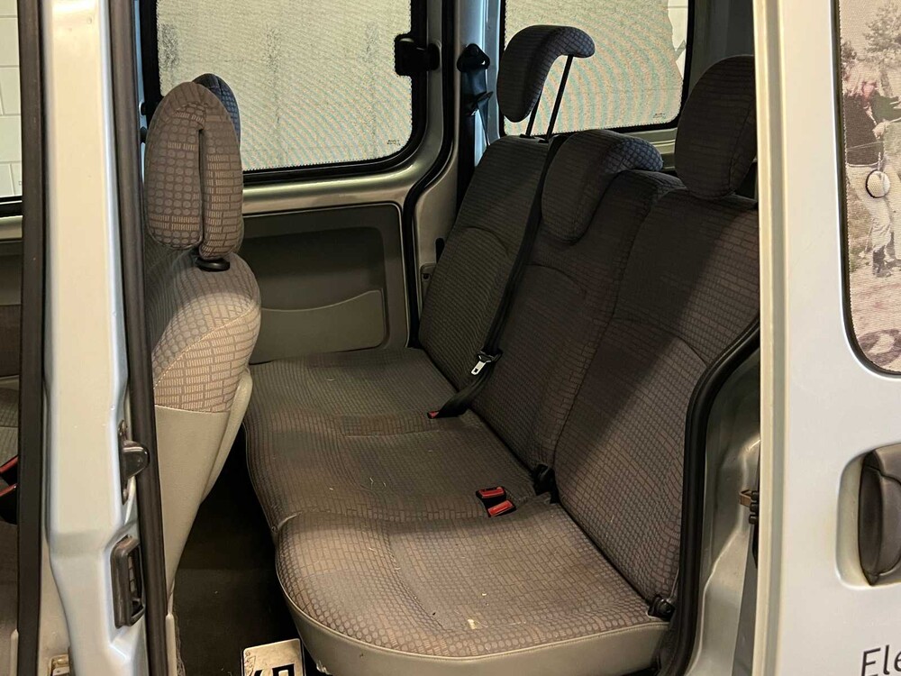 Renault Kangoo 1.5 dCi Privilège 84hp 2006 Commercial vehicle, 54-TD-GS Youngtimer