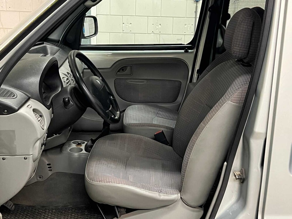 Renault Kangoo 1.5 dCi Privilège 84hp 2006 Commercial vehicle, 54-TD-GS Youngtimer