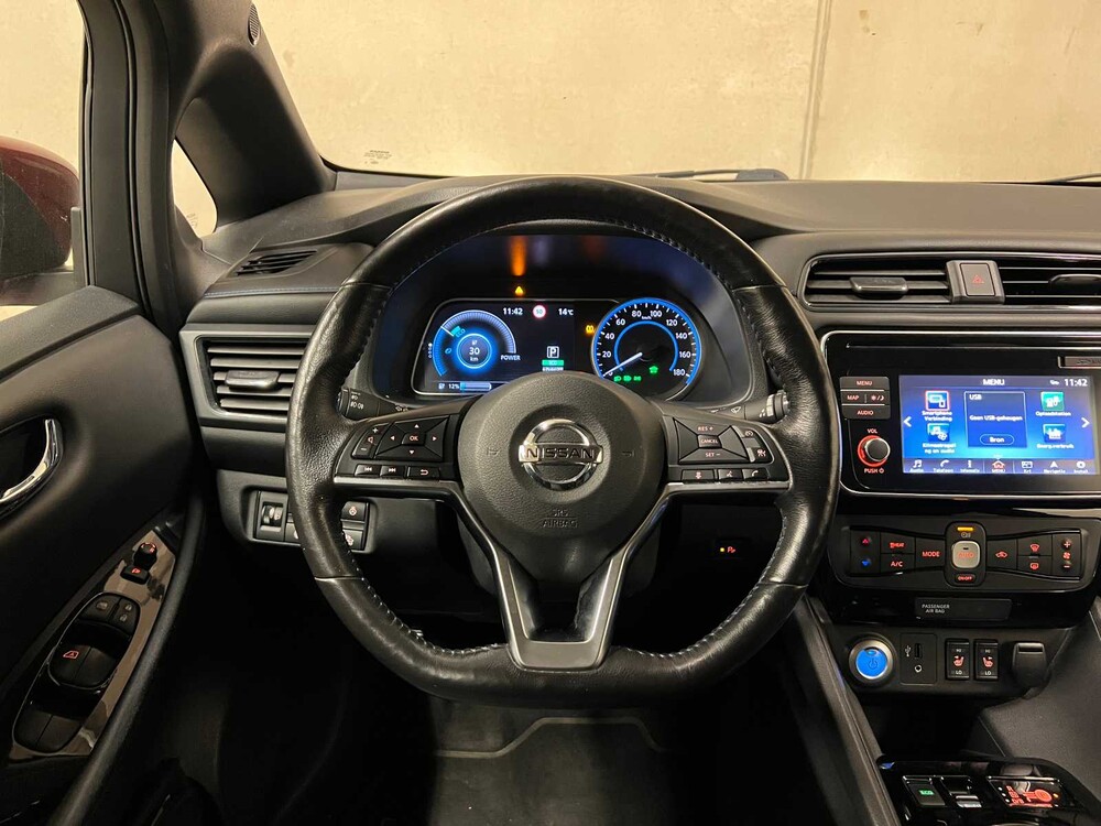 PHOTOS! CHASSIS! KM! CHECK! Nissan LEAF N-Connecta 40 kWh 150hp 2018 (original-NL + 1st owner), TZ-306-X