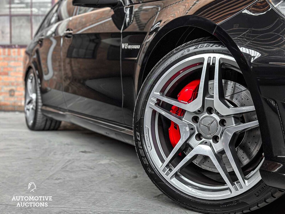 Mercedes-Benz E63 AMG Estate DESIGNO 5.5 V8 525pk 2012