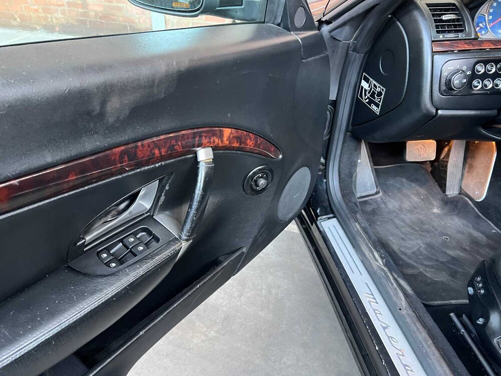 Maserati GranTurismo Spyder 4.2 V8 402hp 2010