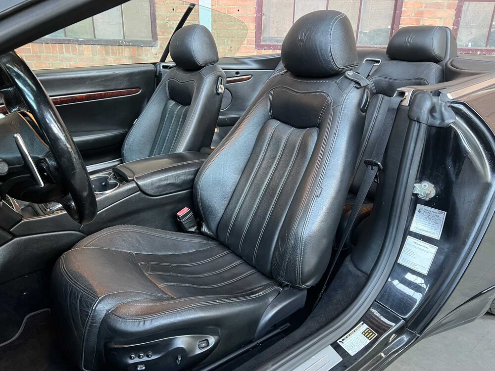 Maserati GranTurismo Spyder 4.2 V8 402hp 2010