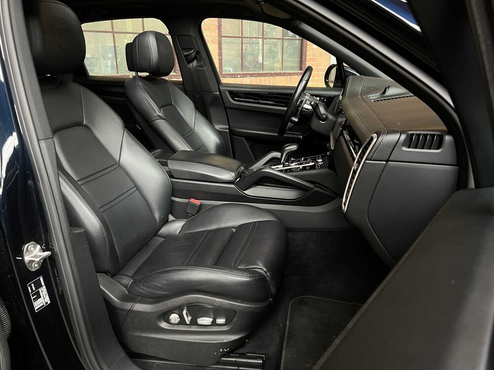 Porsche Cayenne E-Hybrid 3.0 V6 462hp 2019 (Original-NL + 1st owner) Sport-Chrono, G-180-HJ