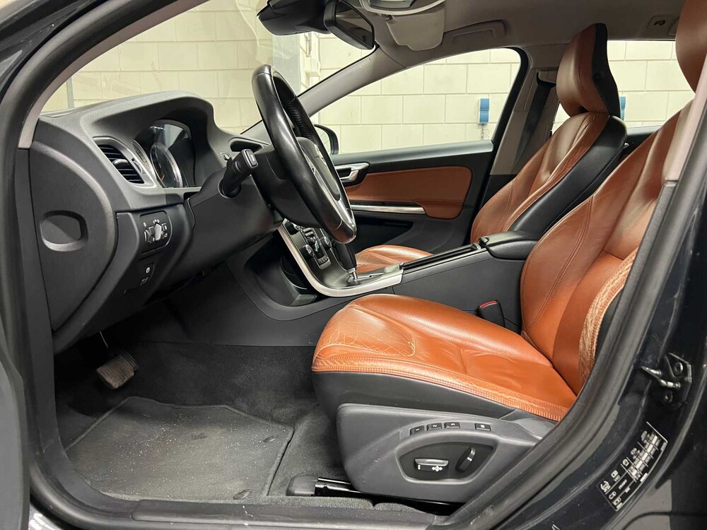 Volvo V60 1.6 T4 Summum 179hp 2011 (Original-NL), 13-RNR-3