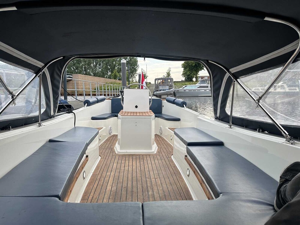 12-Personen-Schaluppe auf dem Wasser v.v Yanmar 3-Zylinder-Diesel und Bugstrahlruder