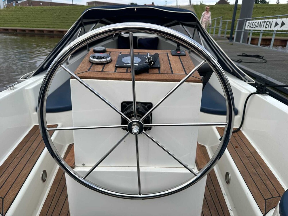 12-Personen-Schaluppe auf dem Wasser v.v Yanmar 3-Zylinder-Diesel und Bugstrahlruder