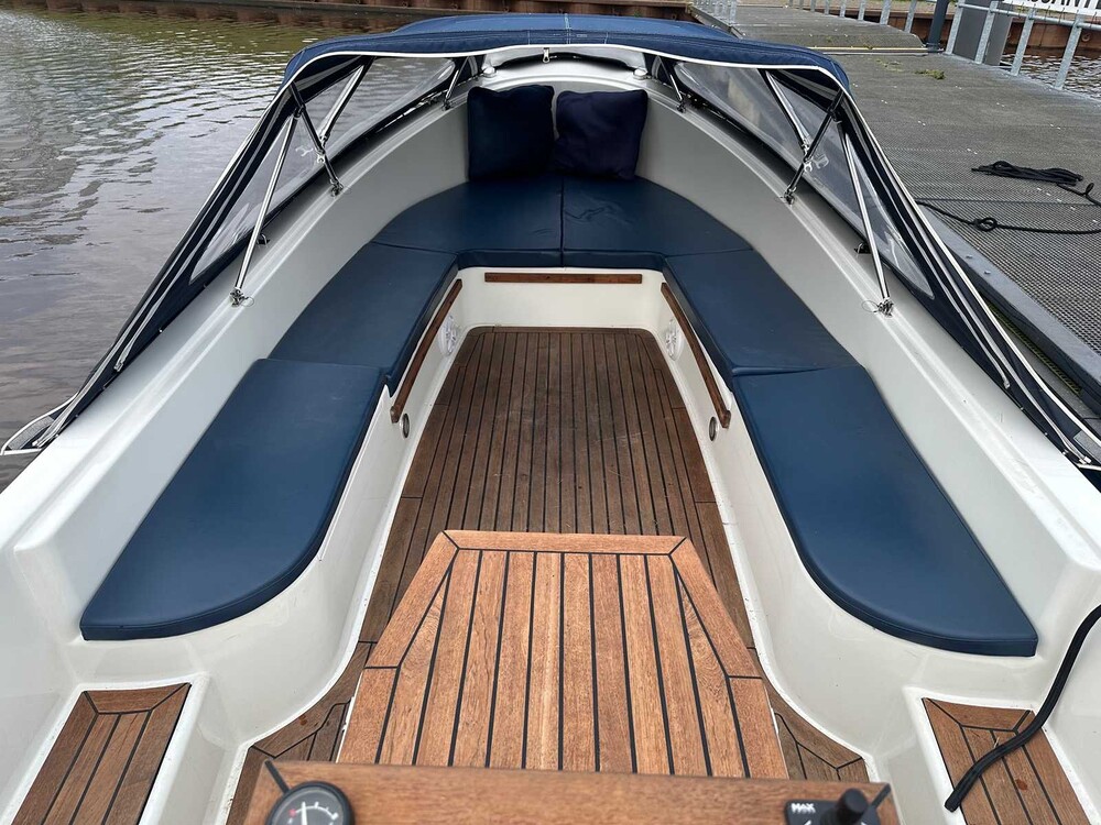 12-Personen-Schaluppe auf dem Wasser v.v Yanmar 3-Zylinder-Diesel und Bugstrahlruder