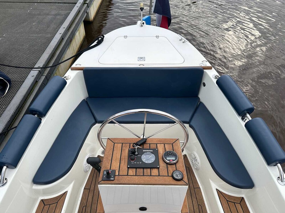 12-Personen-Schaluppe auf dem Wasser v.v Yanmar 3-Zylinder-Diesel und Bugstrahlruder