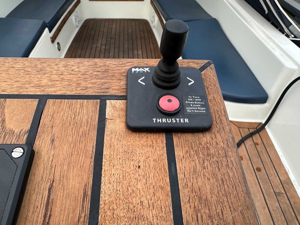 12-Personen-Schaluppe auf dem Wasser v.v Yanmar 3-Zylinder-Diesel und Bugstrahlruder