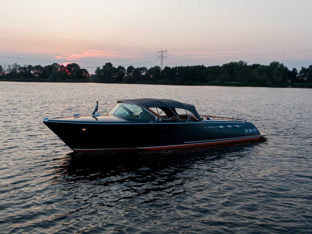 Pegiva 750 Steyr 250PS Sportboot Schnellboot (RIVA, Boesch Form) 2011