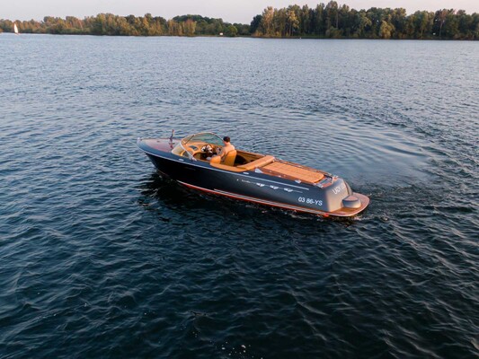 Pegiva 750 Steyr 250hp Sportboat Speedboat (RIVA, Boesch shape) 2011