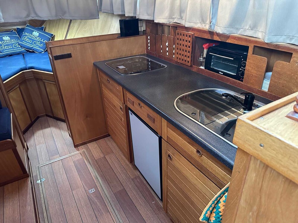 Beja Silverfish 2 Motoryacht (11 Meter) mit Mitsubishi 6 Zylinder und Bugstrahlruder