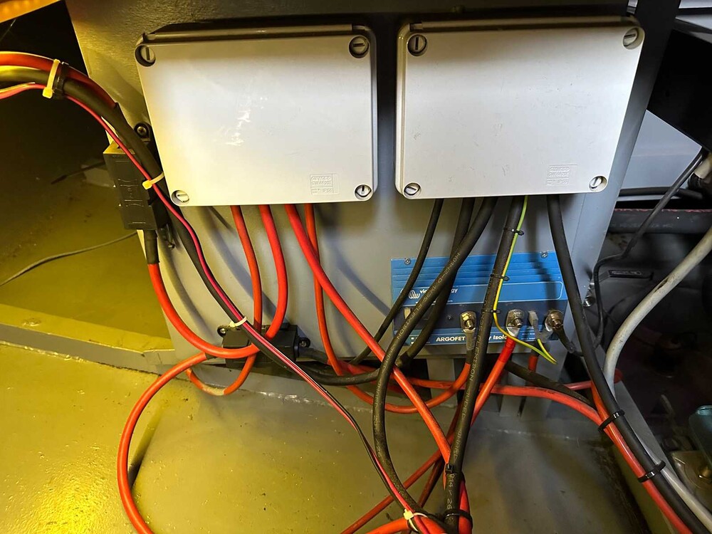 Beja Silverfish 2 Motoryacht (11 Meter) mit Mitsubishi 6 Zylinder und Bugstrahlruder